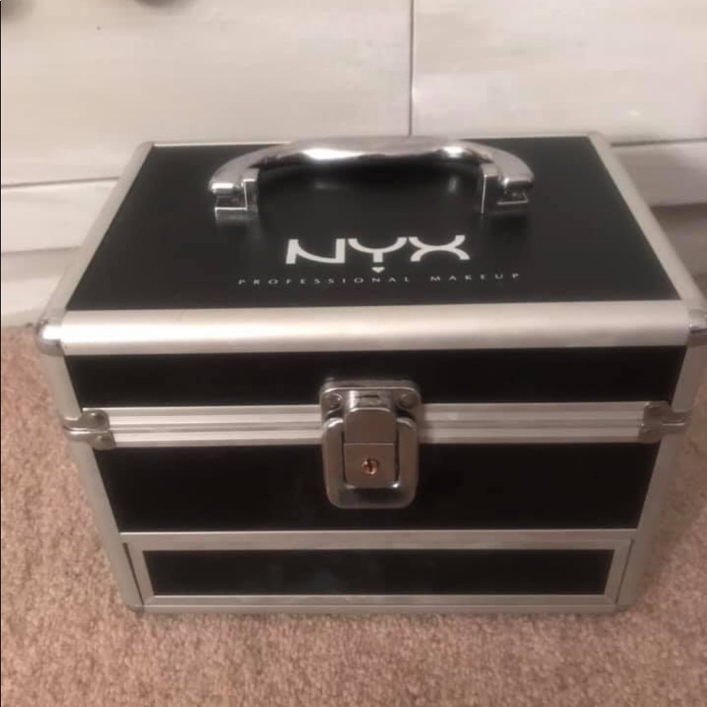 Small Nyx Makeup Holder Caboodle